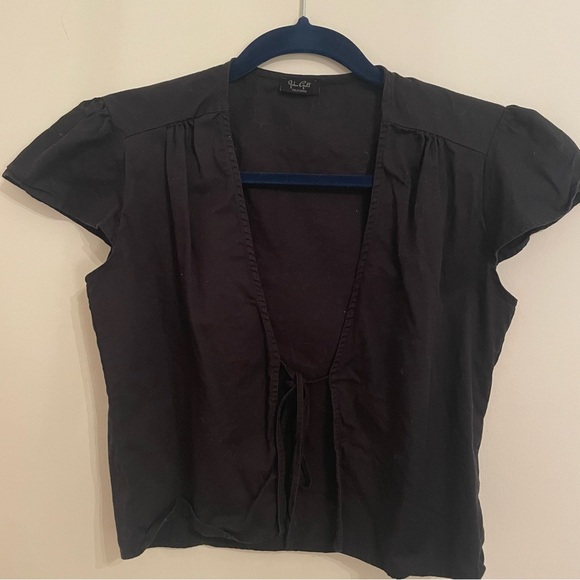 Brandy Melville Tops - Brandy Melville tie front top